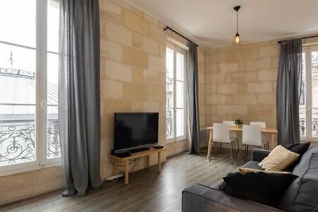 Charmant T2 Place De Lerme Bordeaux Exterior photo
