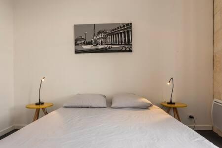 Charmant T2 Place De Lerme Bordeaux Exterior photo