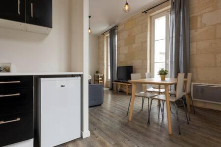 Charmant T2 Place De Lerme Bordeaux Exterior photo